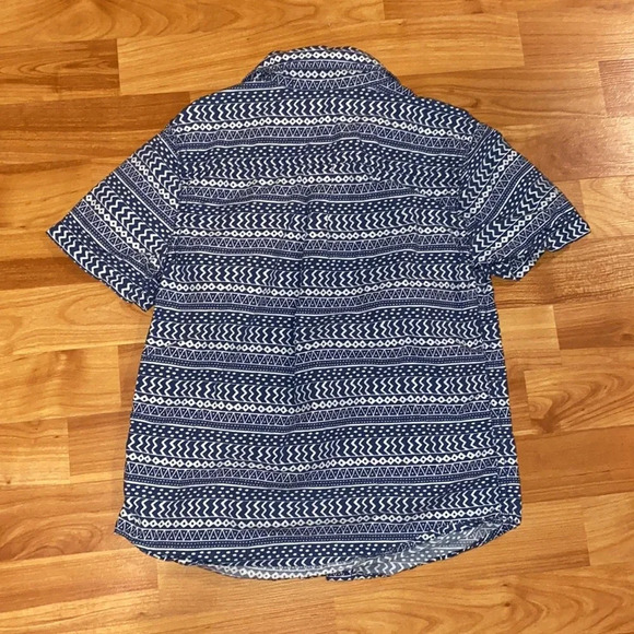 Tucker +Tate Boys Size 5 Blue White Geometric Print Short Sleeve Button Up Shirt - Picture 3 of 3